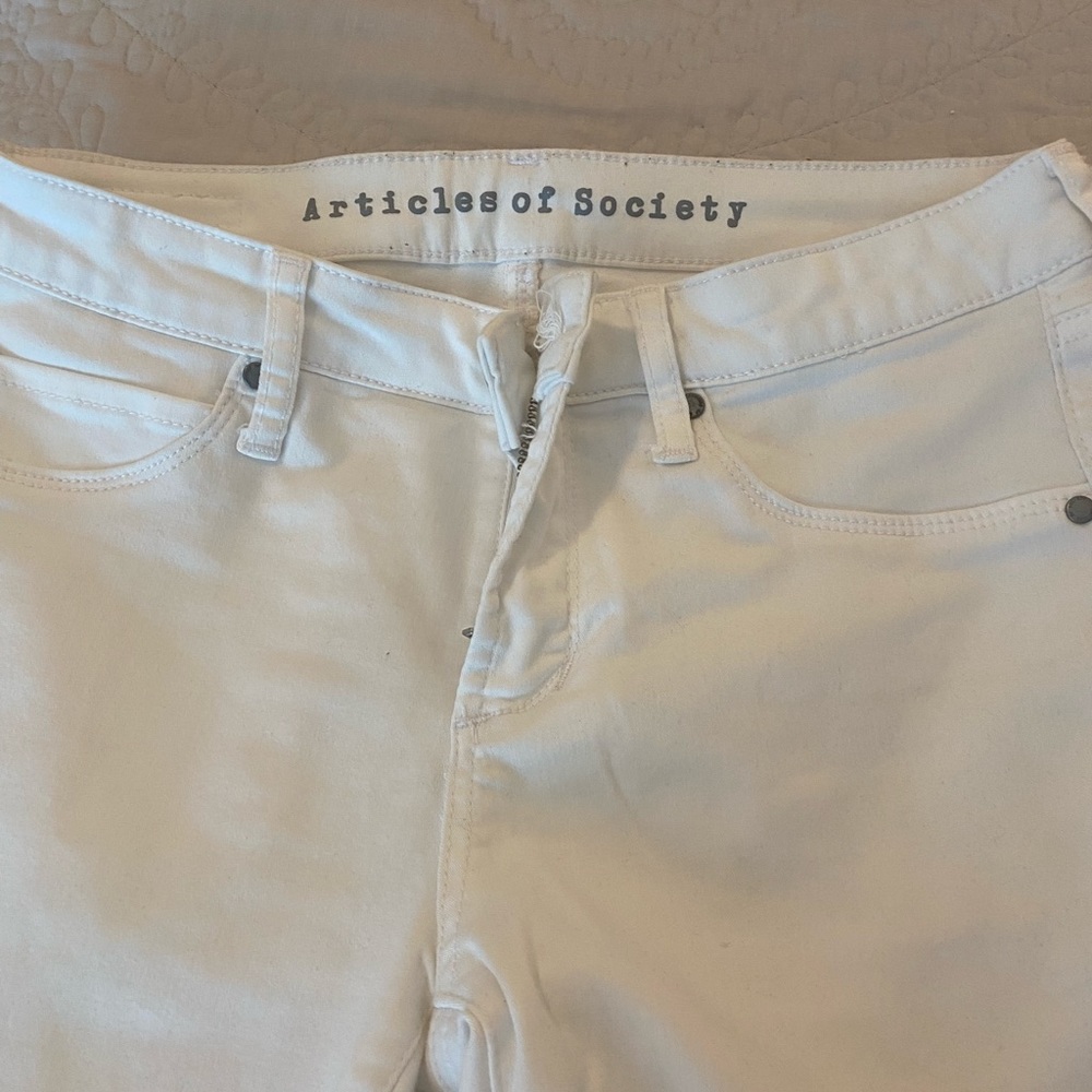 Like new Articles of Society white jeans. Size 26.